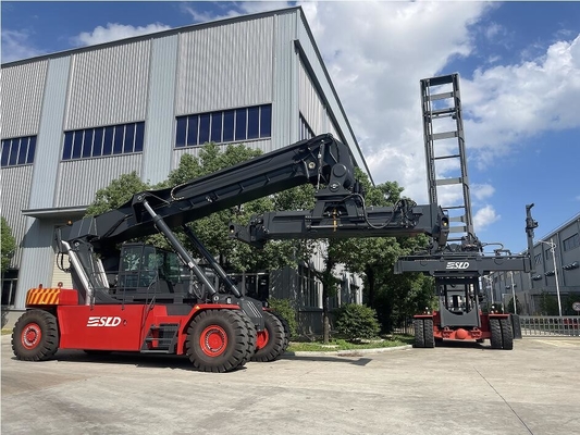 20ft &amp; 40ft φορτηγό κοντέινερ Stacker με Cummins κινητήρα ZF 5WG261 AUTO μετάδοση
