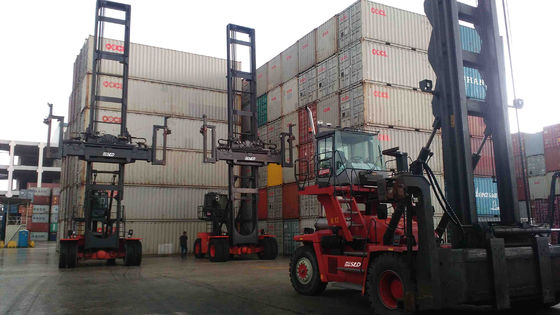 Κενό forklift χειριστών εμπορευματοκιβωτίων φορτηγό