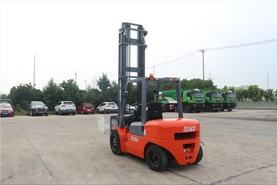 Forklift diesel μηχανών FD40 8k 4t ISUZU φορτηγό με το σφιγκτήρα δεμάτων