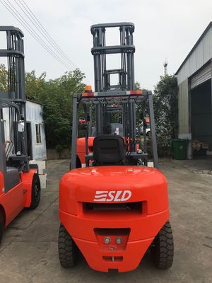 ιστός 6m που ανυψώνει 8k Forklift diesel παλετών 4 τόνου μηχανή φορτηγών