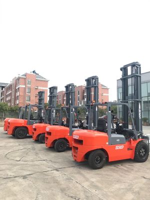 Υδραυλικό χρησιμοποιημένο diesel Forklift 4 τόνος με το σφιγκτήρα δεμάτων