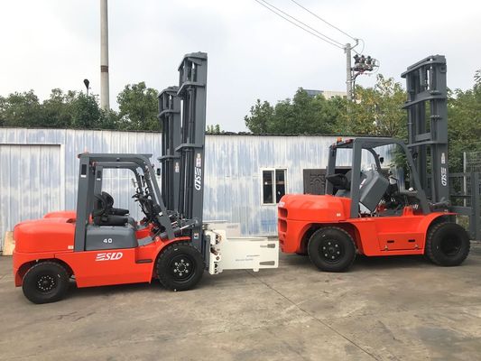 Υδραυλικό χρησιμοποιημένο diesel Forklift 4 τόνος με το σφιγκτήρα δεμάτων
