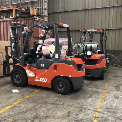 4 Forklift LPG βενζίνης μετατόπισης 2.5T δύναμης τρόπων κατευθυντικός φορτωτής