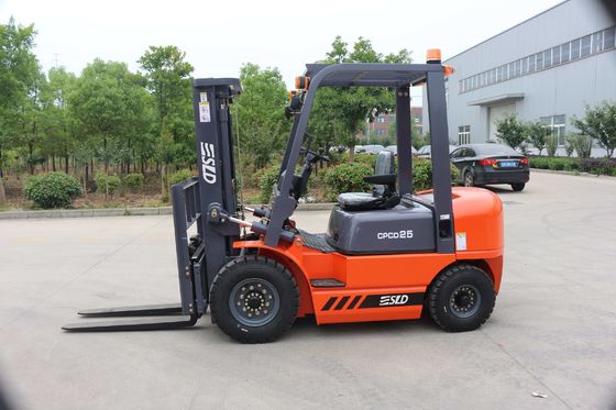 Ύψος 3000mm ανελκυστήρων Forklift diesel φορτηγό με την τριπλή καταλυτική συσκευή